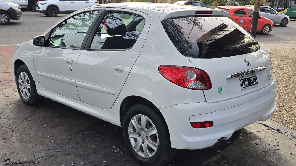 Peugeot 207 COMPACT ALLURE 1.4 — foto 2